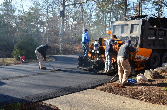 laying-finish-pavement-driveway-replacement-cape-cod